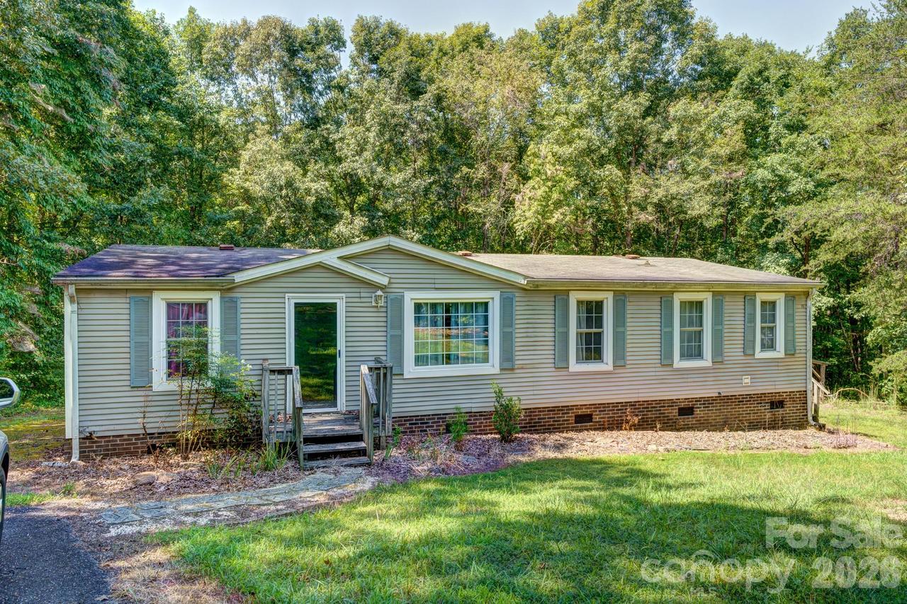 1218 Forest Ridge Dr., Bessemer City, NC 28016