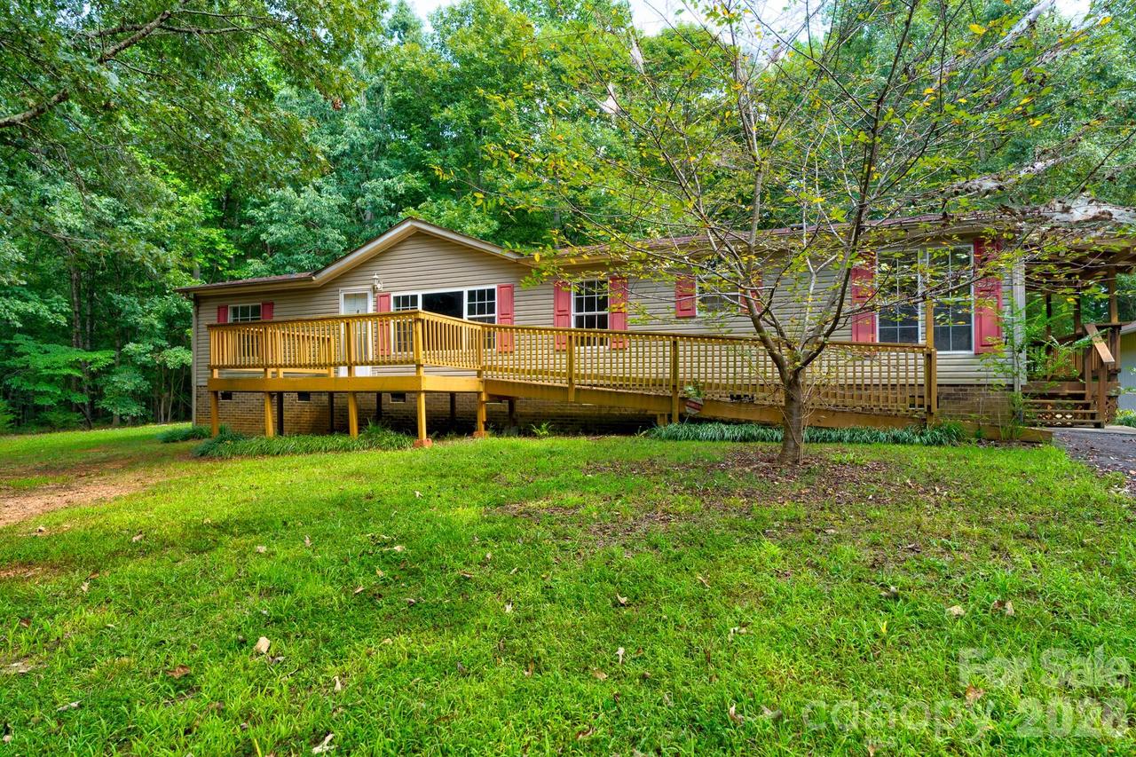 1290 Forest Ridge Dr., Bessemer City, NC 28016
