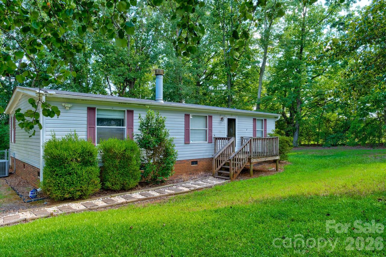 226 Whitesides Rd., Bessemer City, NC 28016