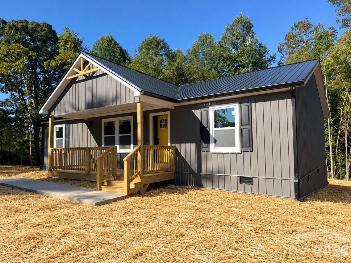 1176 Luciano Camilo Dr., Morganton, NC 28655
