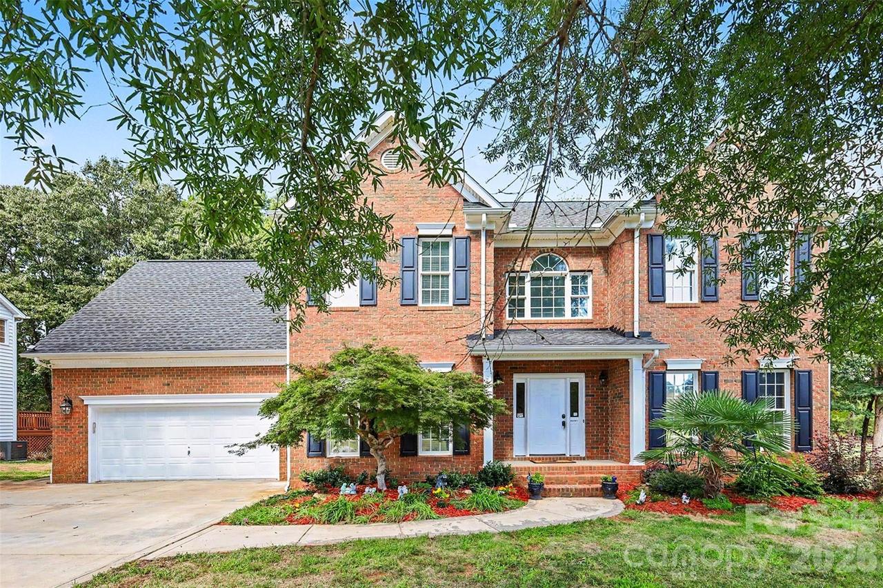 10409 Persimmon Creek Dr., Mint Hill, NC 28227