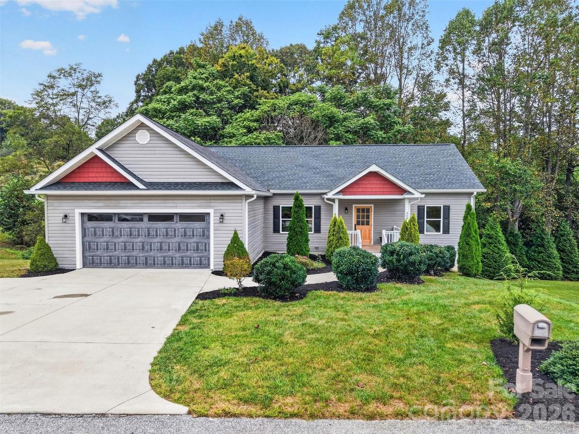 308 Beck Creek Cir., Flat Rock, NC 28731