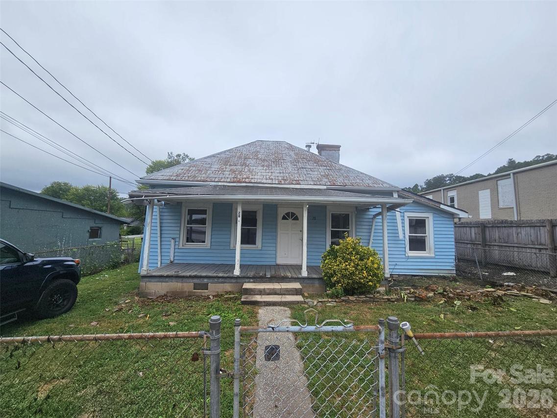 28 Chestnut St., Rosman, NC 28772