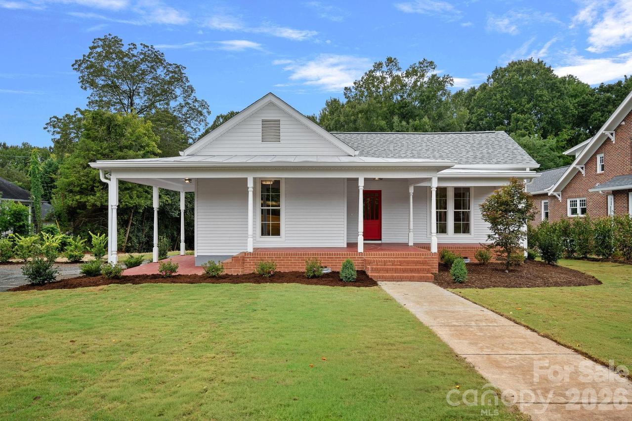 705 N Main St., Davidson, NC 28036