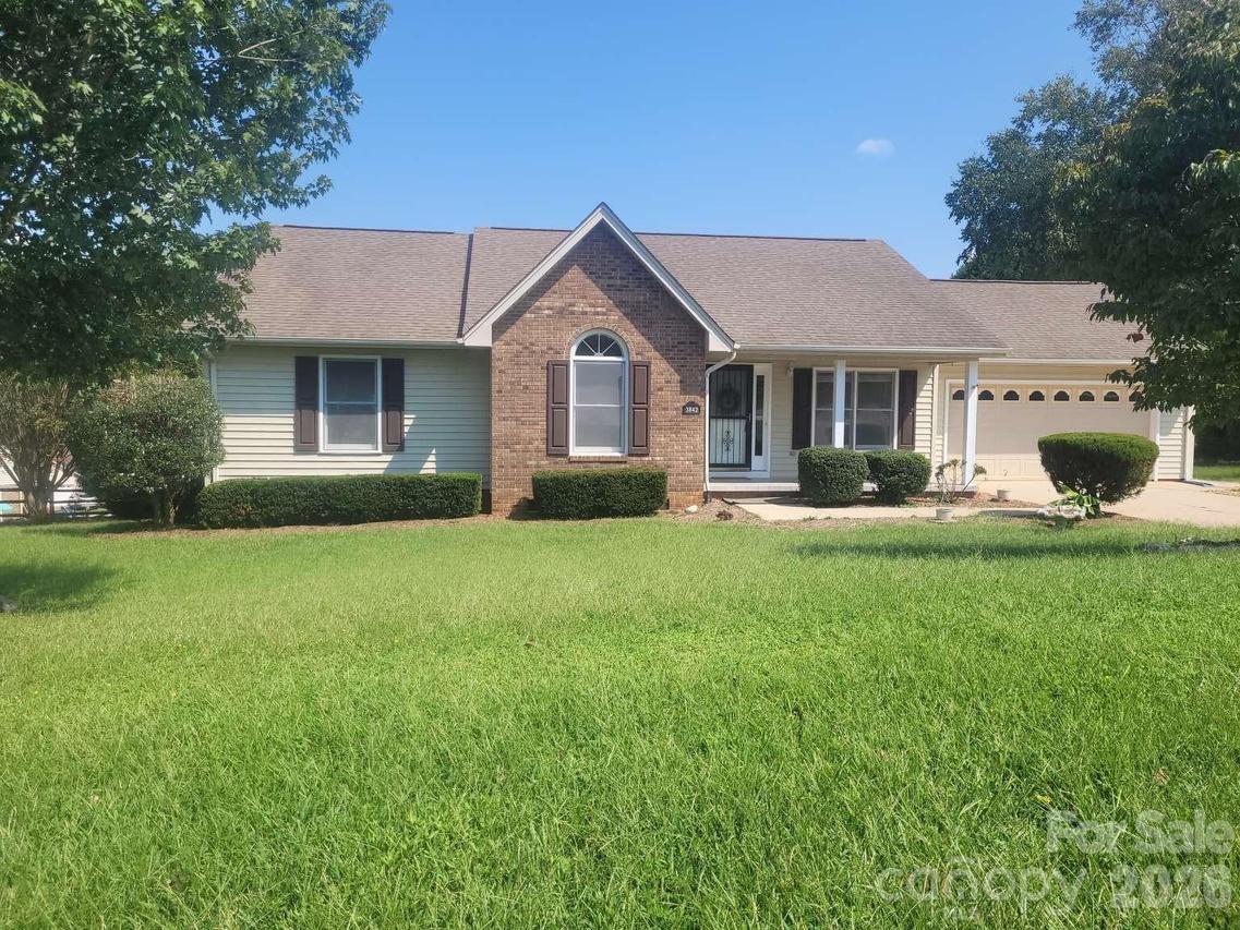 3842 Serenity Dr., Hickory, NC 28602