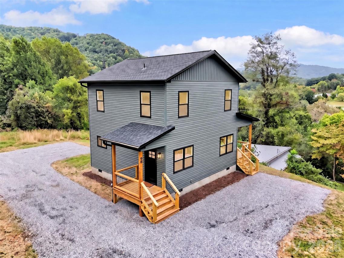 98 Mcelroy St., Waynesville, NC 28786