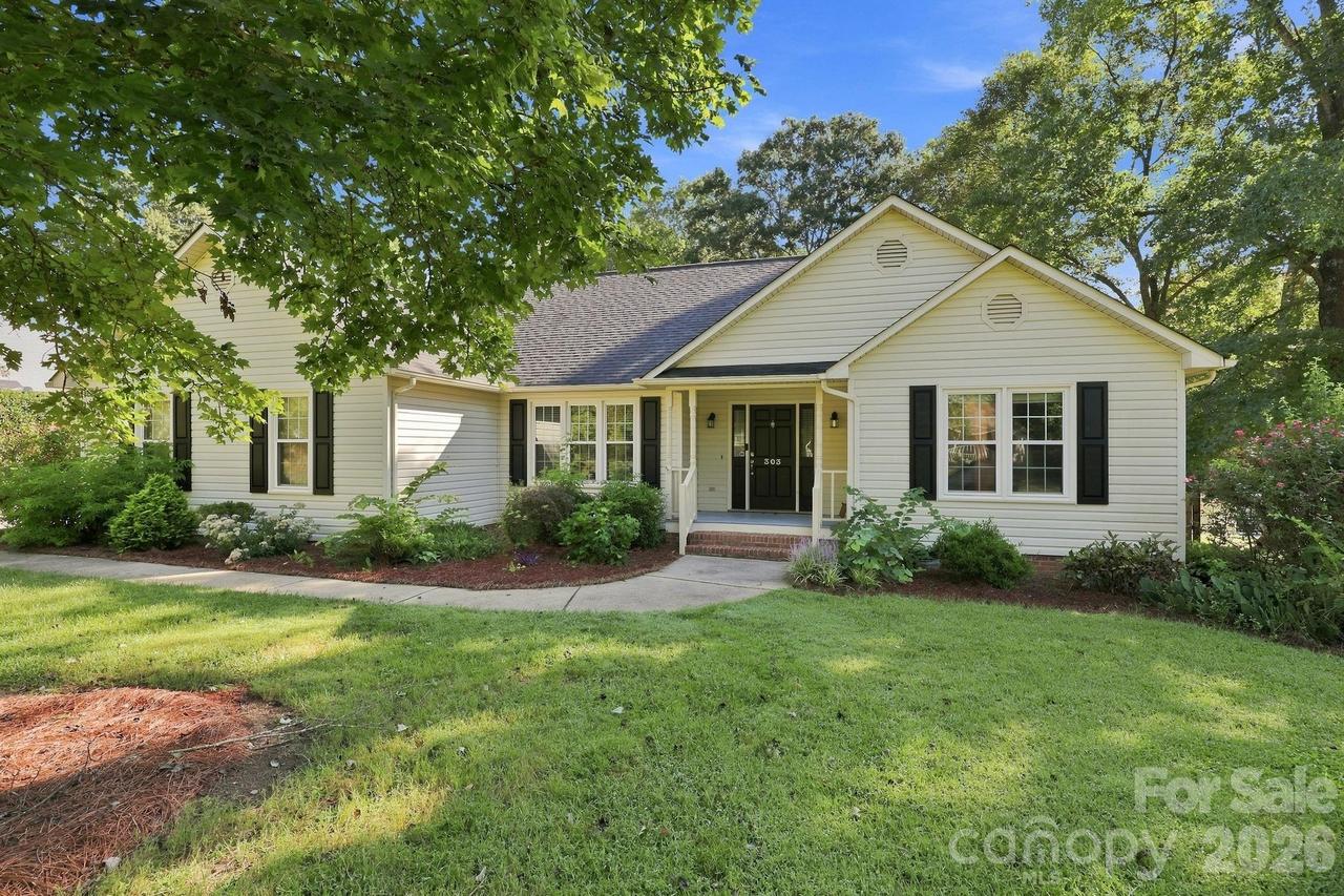 303 N Deerfield Cir., Salisbury, NC 28147