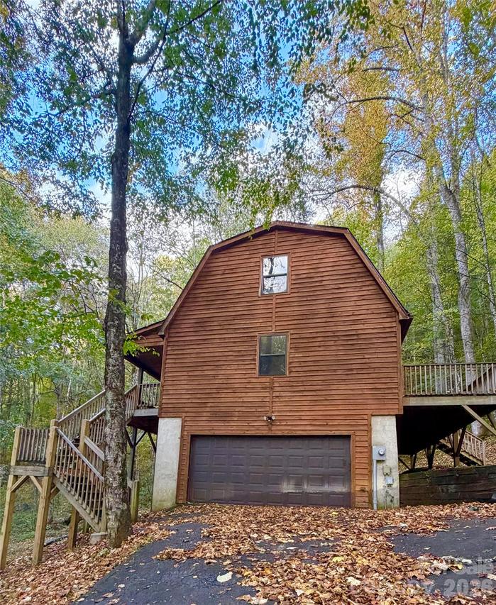 579 Apple Creek Rd., Waynesville, NC 28786