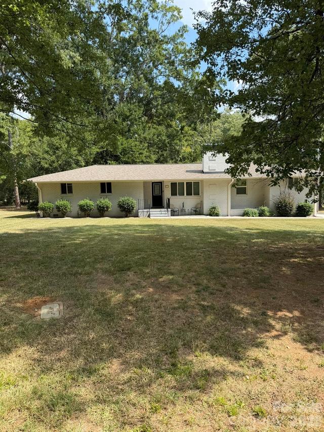 1405 Lakeview Dr., Pineville, NC 28134