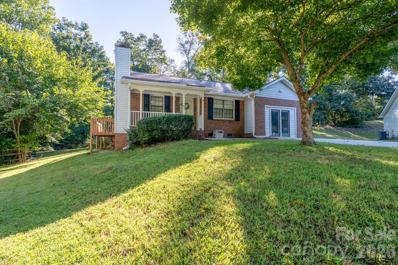 5805 Woodrock Ct., Charlotte, NC 28214