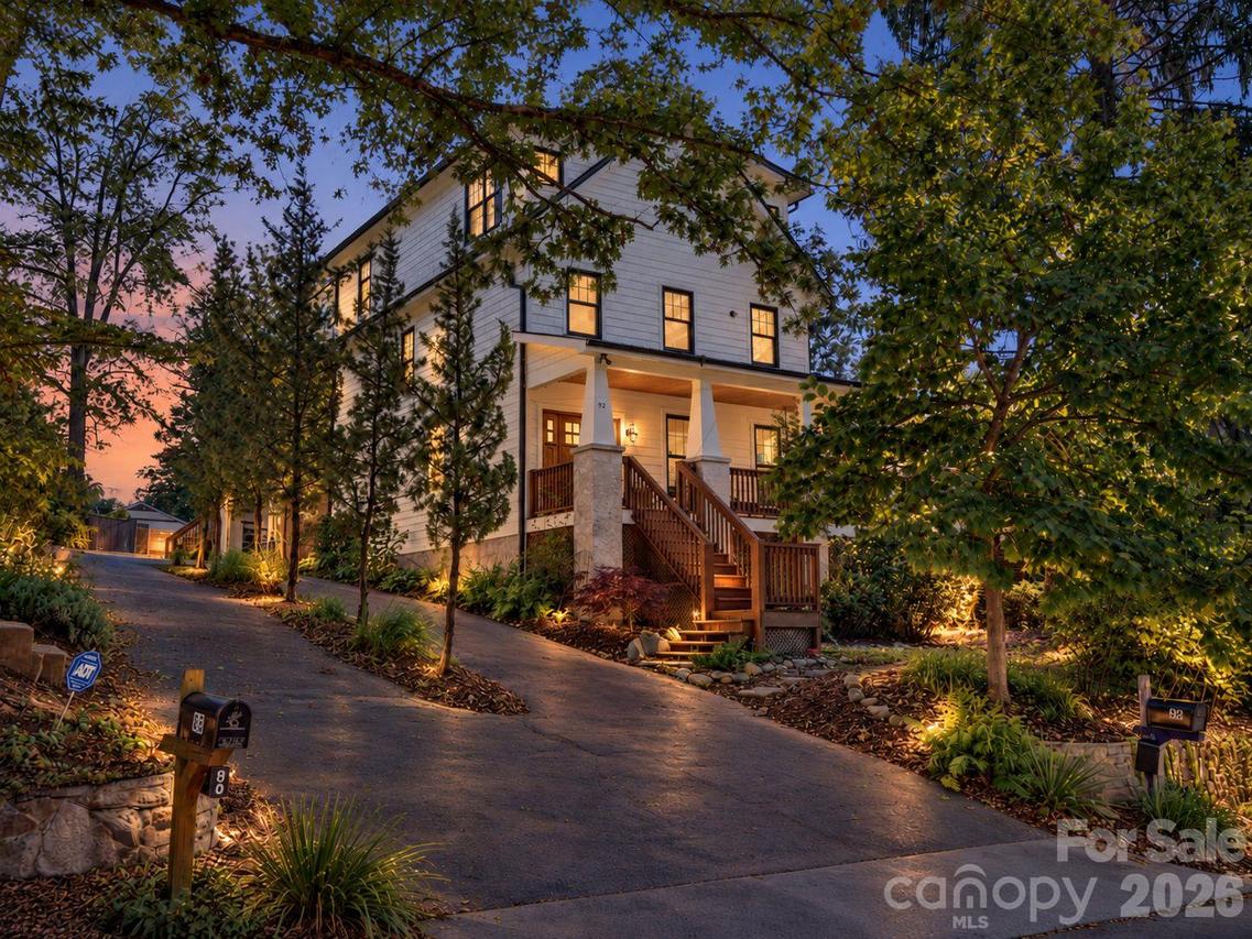 92 Rumbough Pl., Asheville, NC 28806