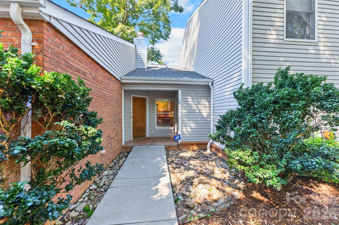 18 8th Ave., Hickory, NC 28601