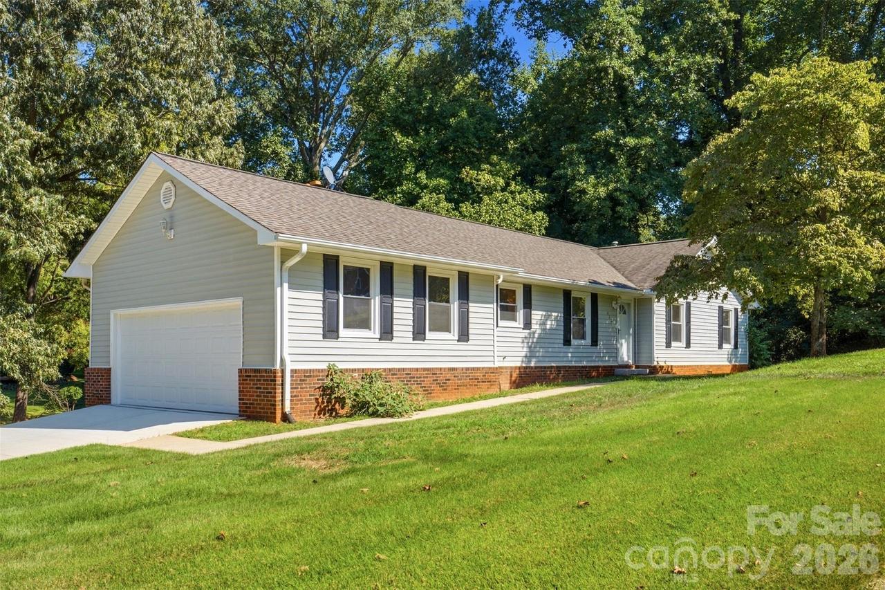 424 Holland Dr., Statesville, NC 28677