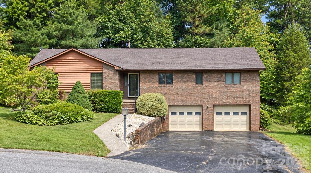 6 Daniel Dr., Fletcher, NC 28732