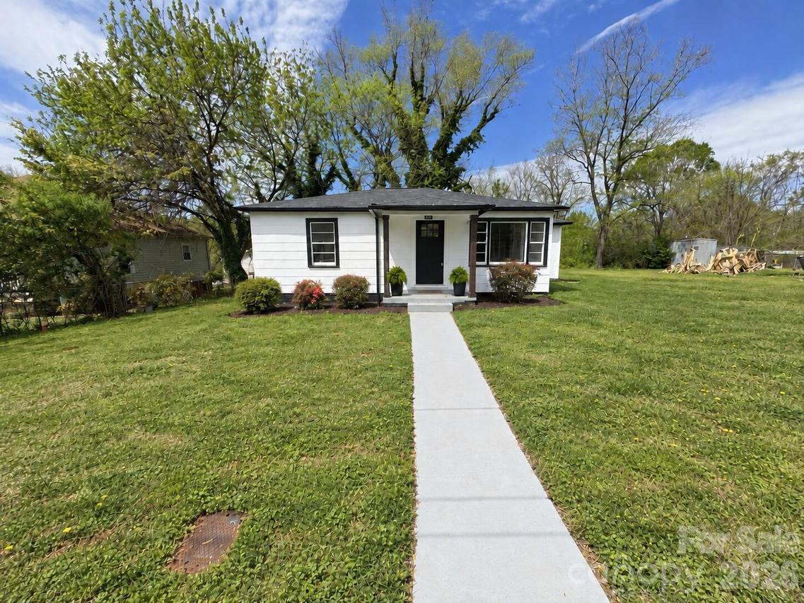 142 S Ervin Ave., Newton, NC 28658