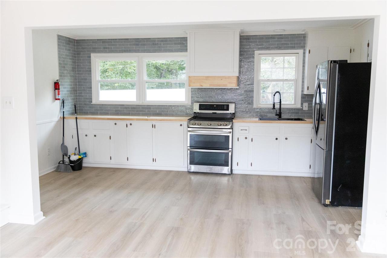 1527 Kingston Dr., Kannapolis, NC 28083