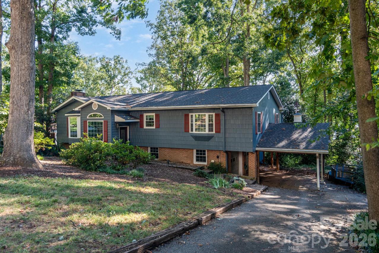7889 Tradewinds Dr., Sherrills Ford, NC 28673