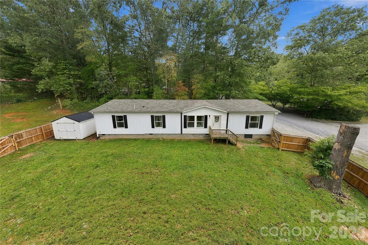 371 Piney Ridge Dr., Hendersonville, NC 28791