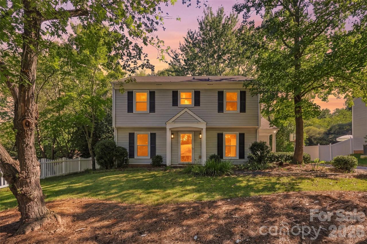 320 Sunnywood Ln., Charlotte, NC 28270