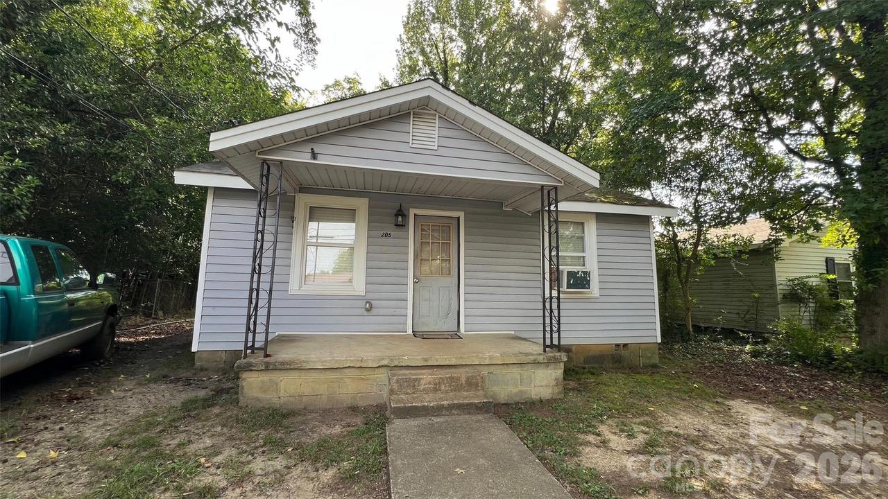 205 Seigle St., Lowell, NC 28098