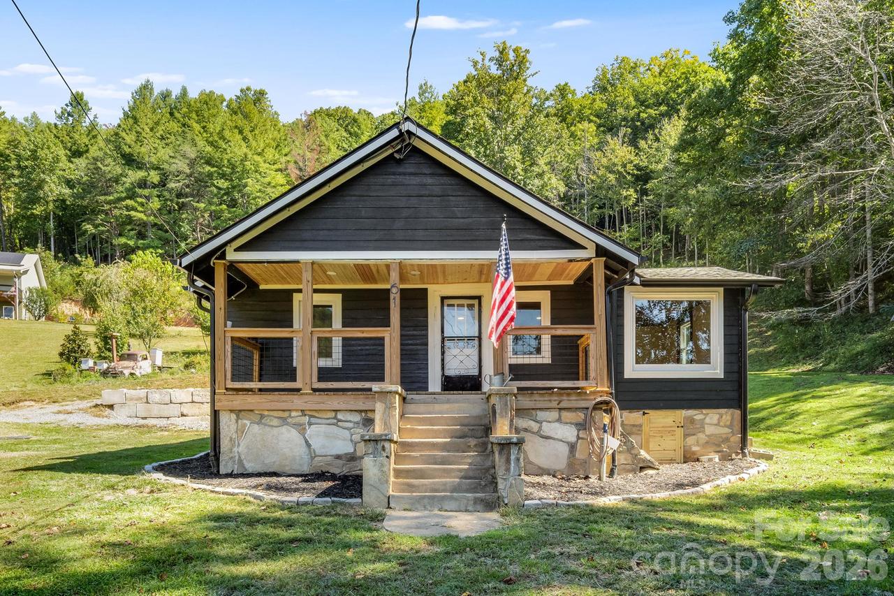 61 Martins Creek Rd., Barnardsville, NC 28709