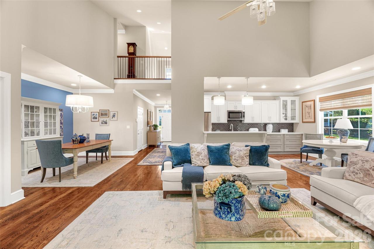 211 Towne Place Dr., Hendersonville, NC 28792