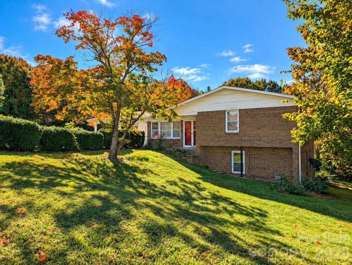 106 Valley View St., Morganton, NC 28655