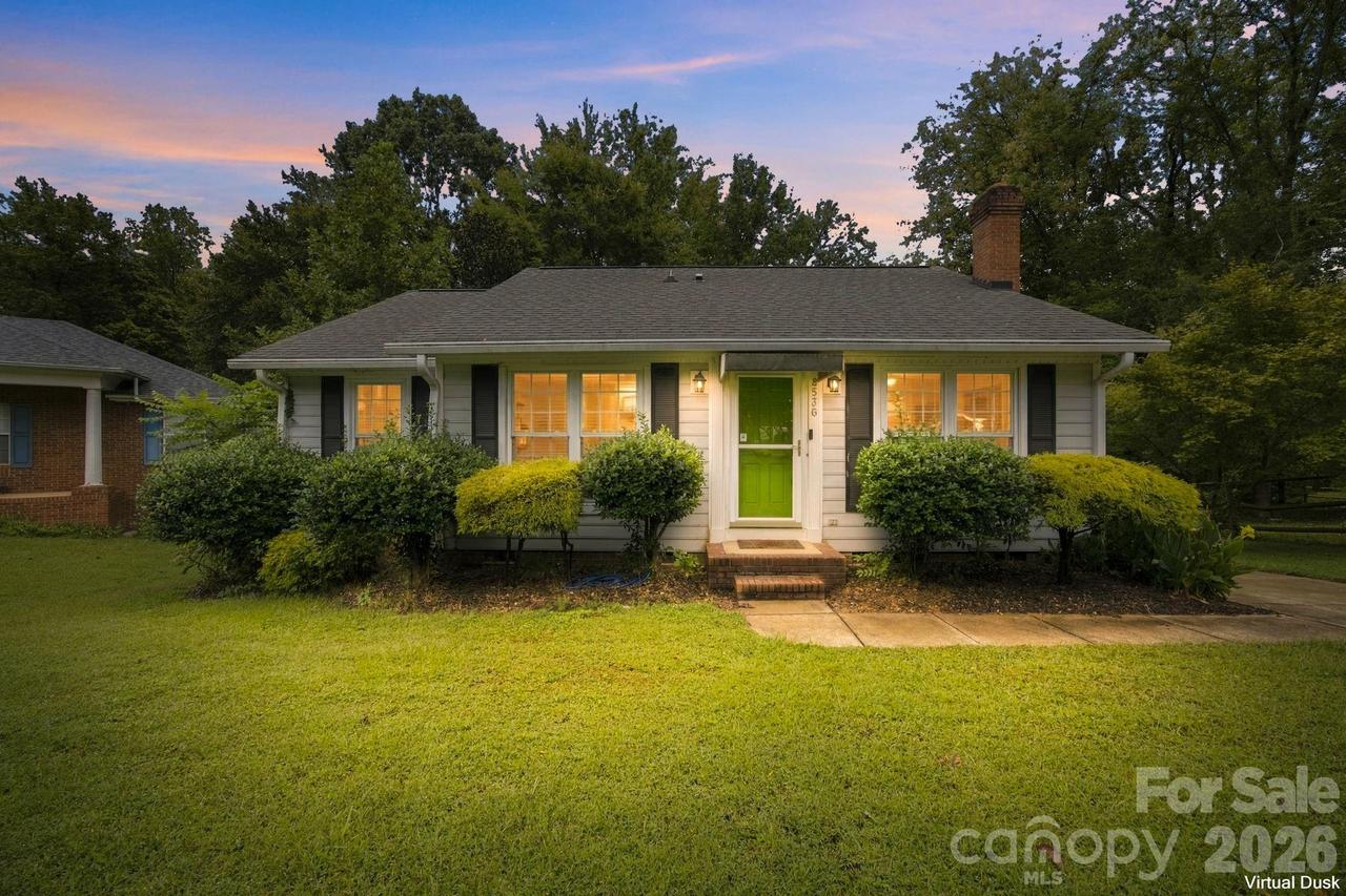 8536 Woodford Bridge Dr., Charlotte, NC 28216