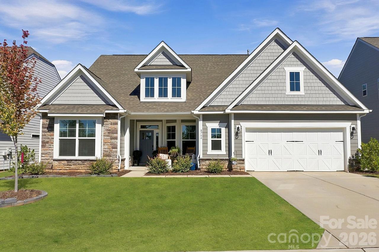 8744 Acadia Pkwy., Sherrills Ford, NC 28673
