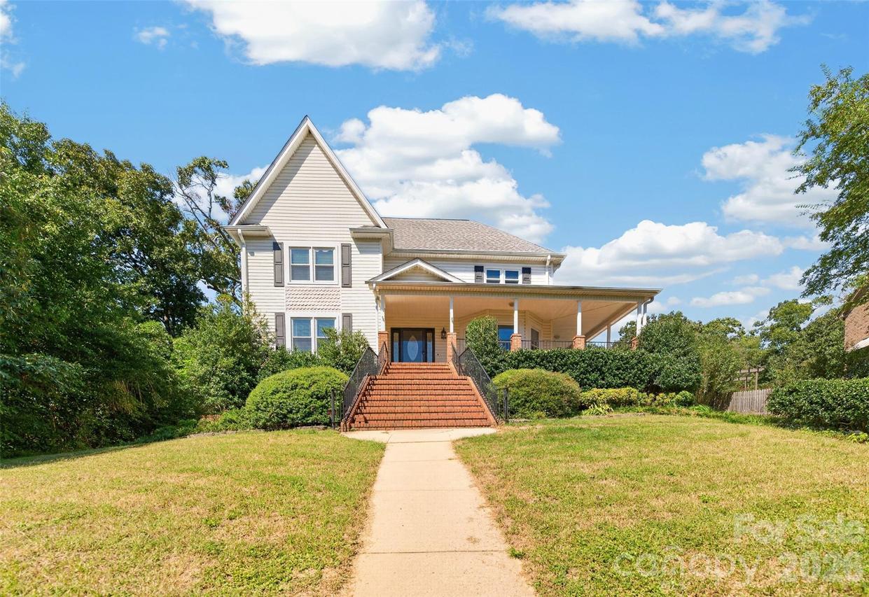 1058 13th Avenue Pl., Hickory, NC 28601