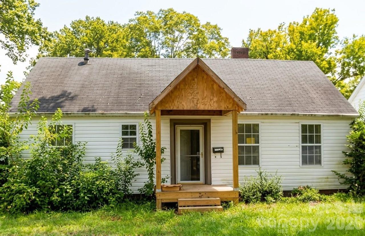 2101 Camp Greene St., Charlotte, NC 28208