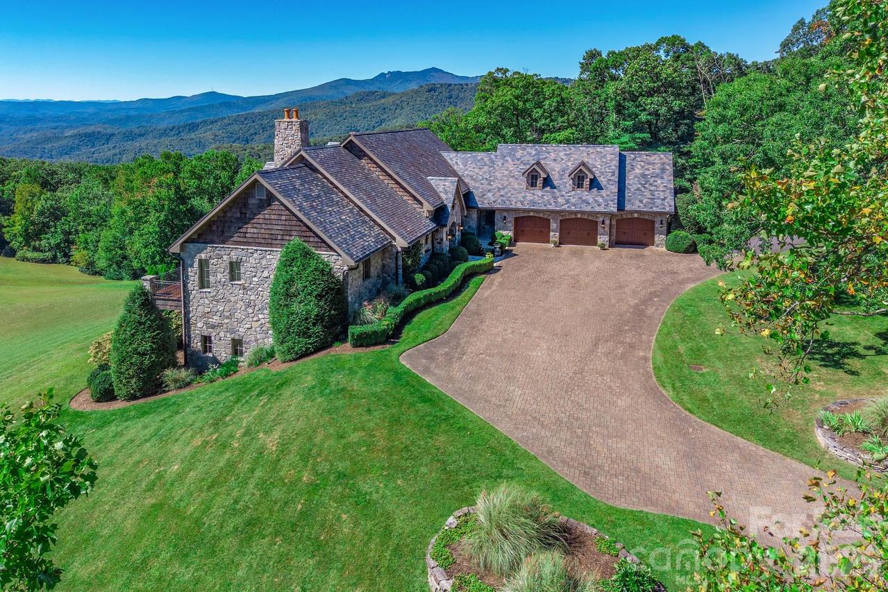 733 Dogwood Ln., Blowing Rock, NC 28605
