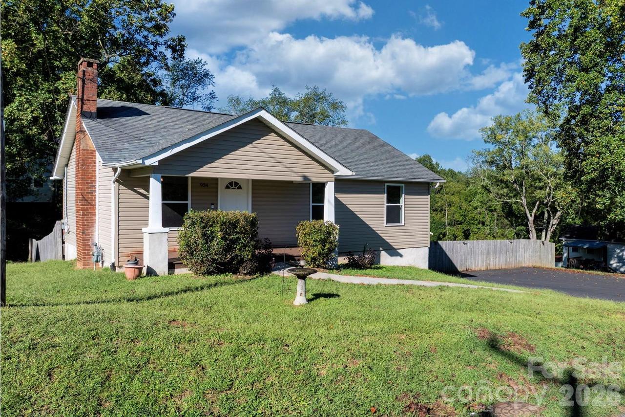 934 Fairview Dr., Lenoir, NC 28645