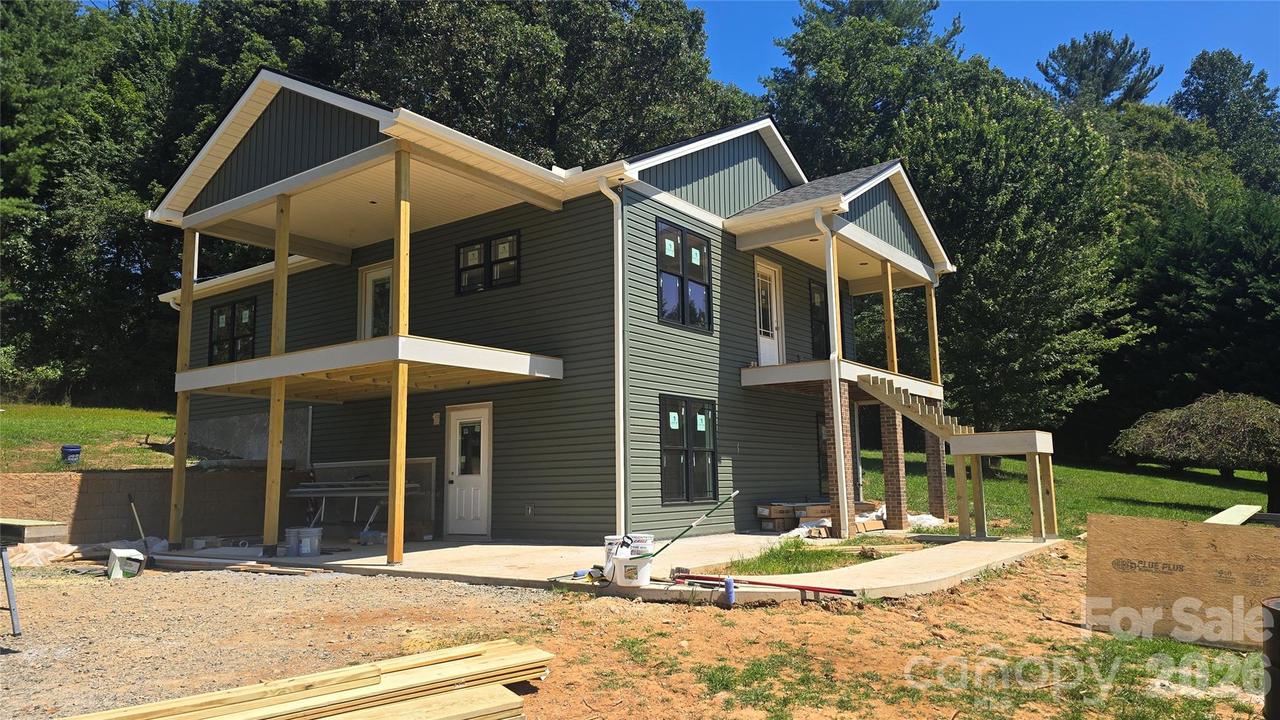 205 Forest Bend Dr., Horse Shoe, NC 28742