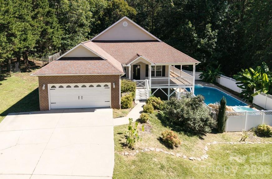 6391 Cathedral Dr., Hickory, NC 28601