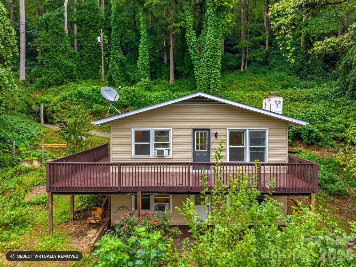 697 Courtney Dr., Hendersonville, NC 28792