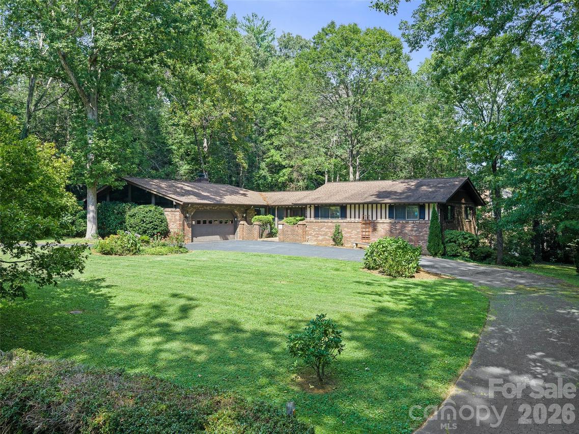 130 Brandon Rd., Hendersonville, NC 28739