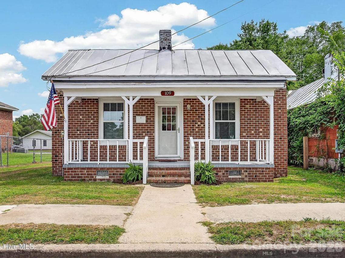 109 E South St., Kinston, NC 28501