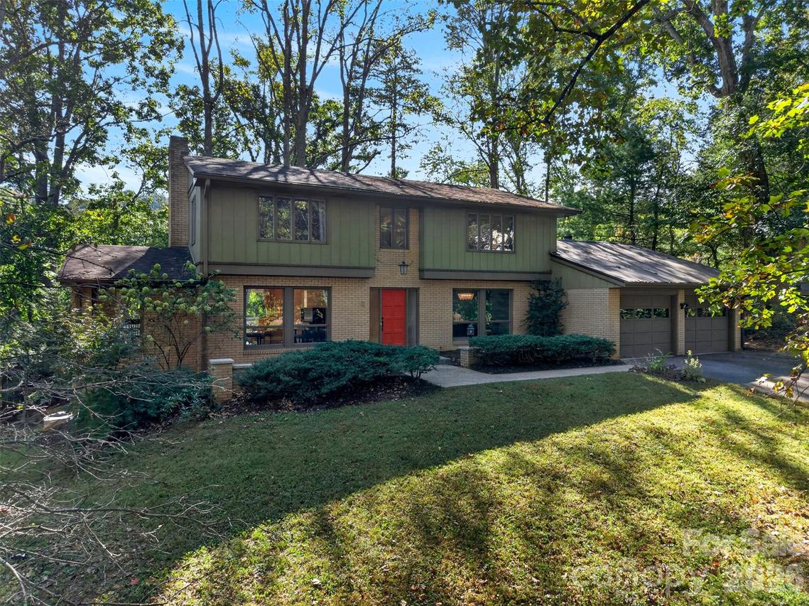 14 Willow Rd., Asheville, NC 28804