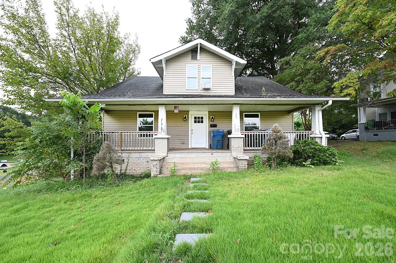 755 2nd Ave., Hickory, NC 28602