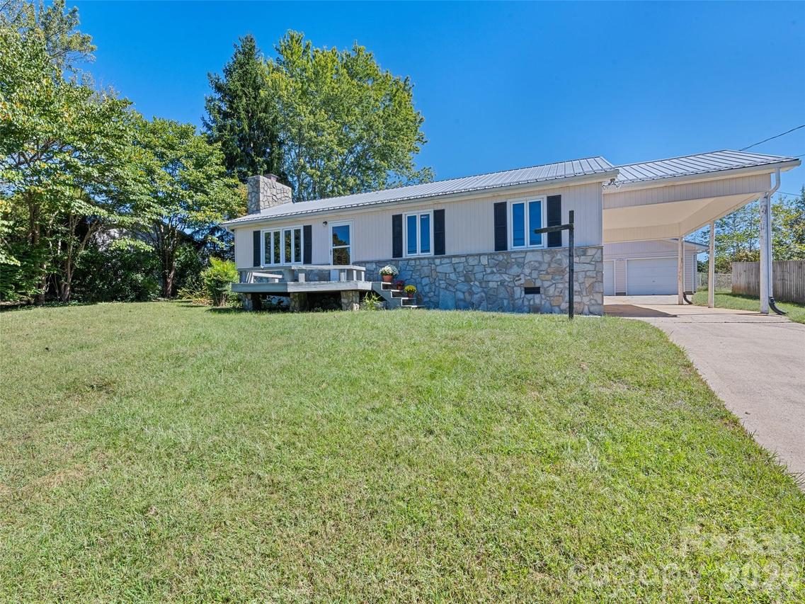 158 Candlelight Cir., Clyde, NC 28721
