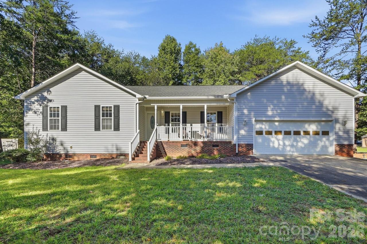3649 Navajo Dr., Maiden, NC 28650