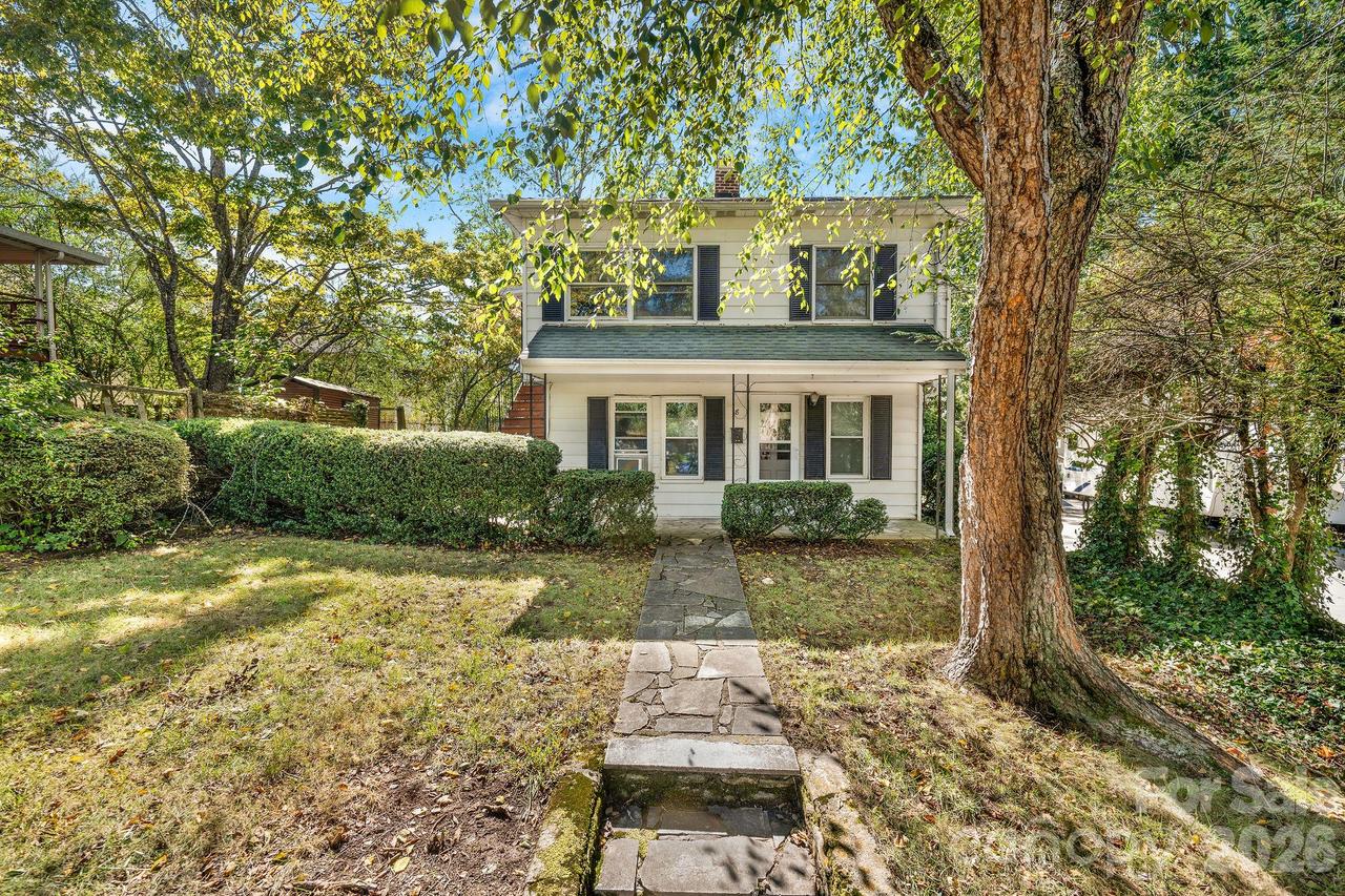 8 Maple Crescent St., Asheville, NC 28806