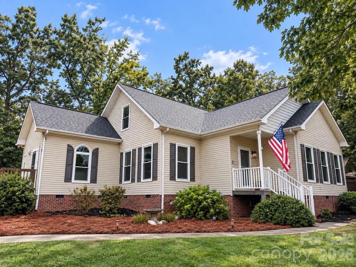 3787 Rolling View Ln., Maiden, NC 28650