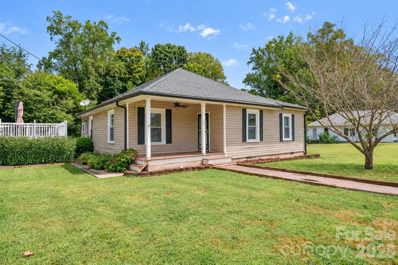 228 Hazeleen Ave., Belmont, NC 28012