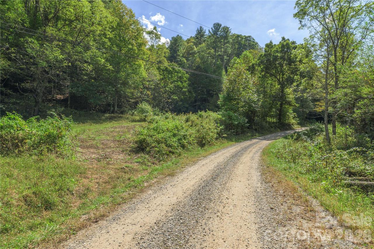 10281 White Oak Rd., Waynesville, NC 28785
