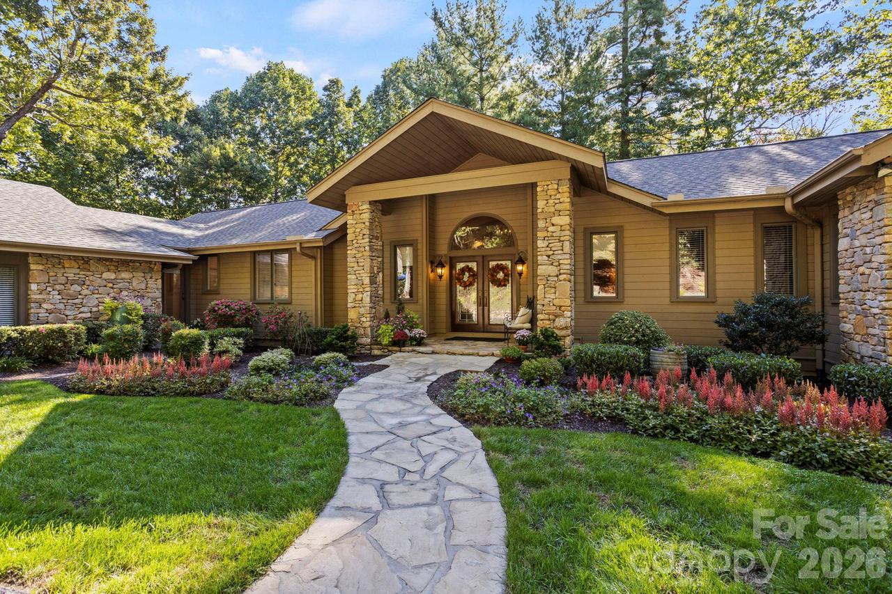 308 Kenmure Dr., Flat Rock, NC 28731