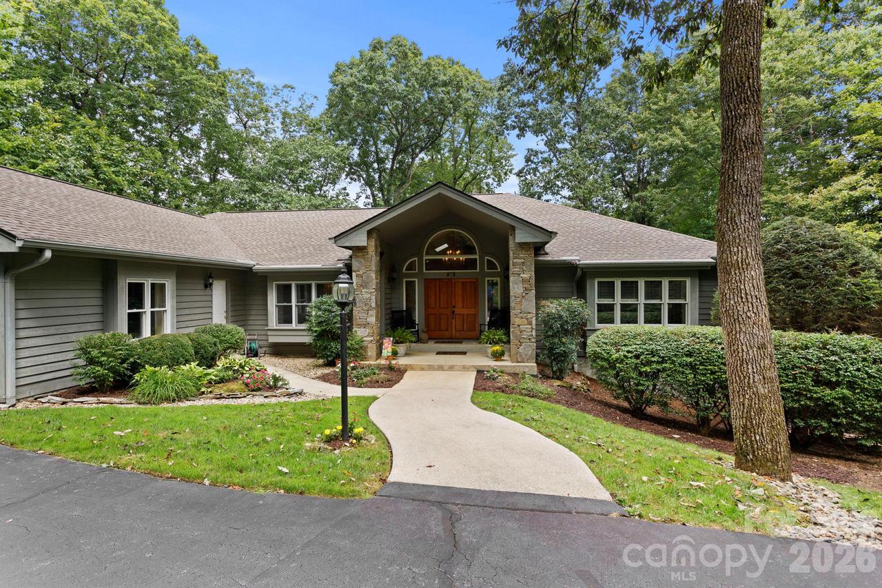 324 Kenmure Dr., Flat Rock, NC 28731