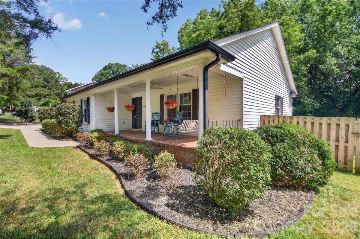 4124 Bridgewood Ln., Charlotte, NC 28226