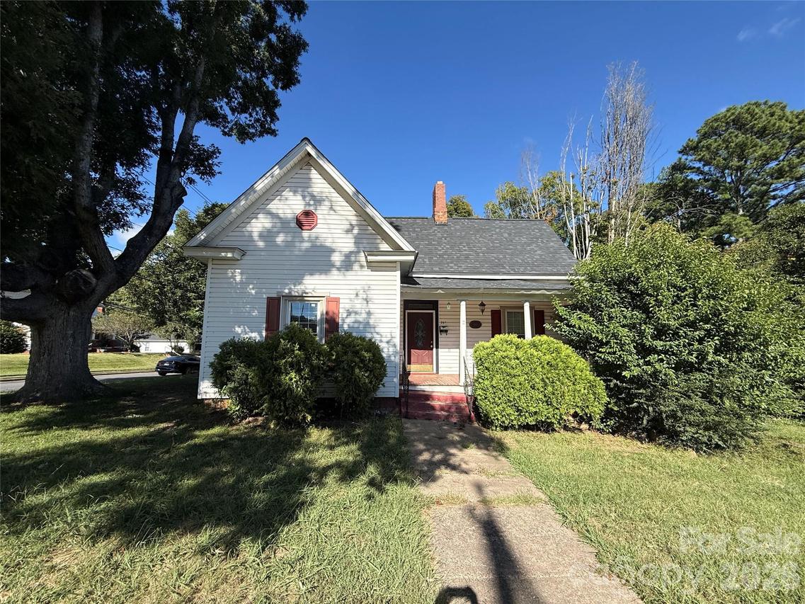 261 W Iredell Ave., Mooresville, NC 28115